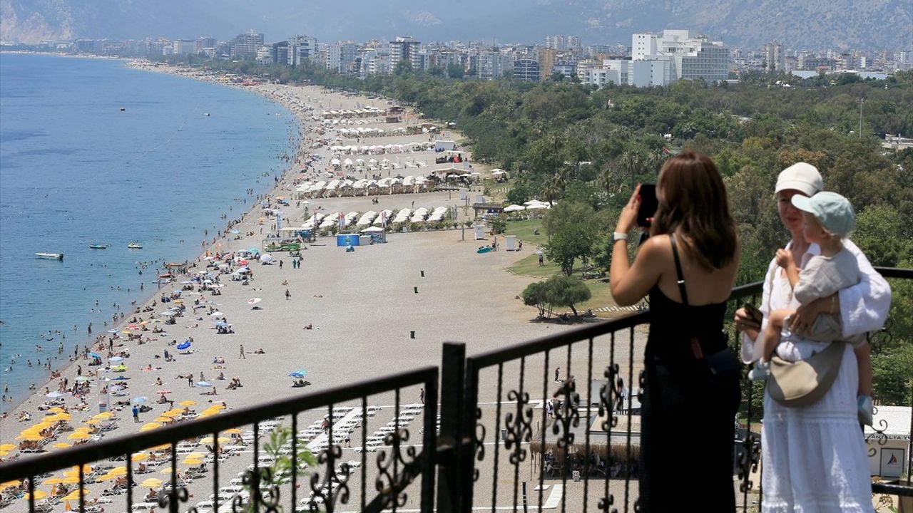 Antalya Sahillerinde Kurban Bayramı Yoğunluğu