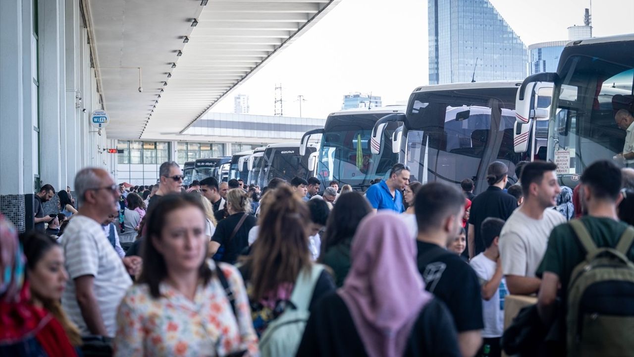 AŞTİ'de Kurban Bayramı Yoğunluğu Sürüyor