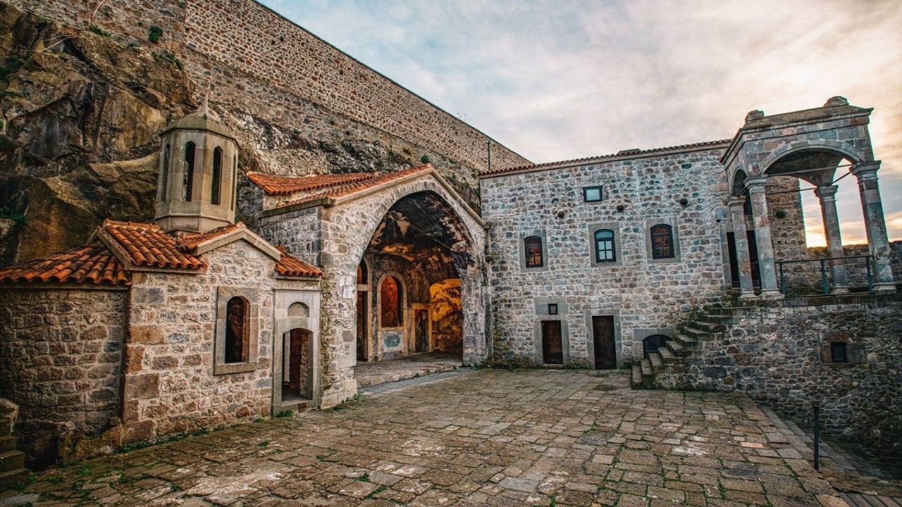 Atatürk Köşkü Ziyaretçi Sayısında Rekor Kırdı