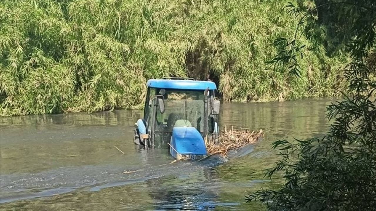 Aydın'da Traktörle Mahsur Kalan Kişi Kurtarıldı