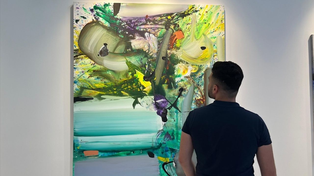 Azerbaycanlı Ressam Cebrailoğlu'nun Eserleri Antalya'da Sanatseverlerle Buluştu