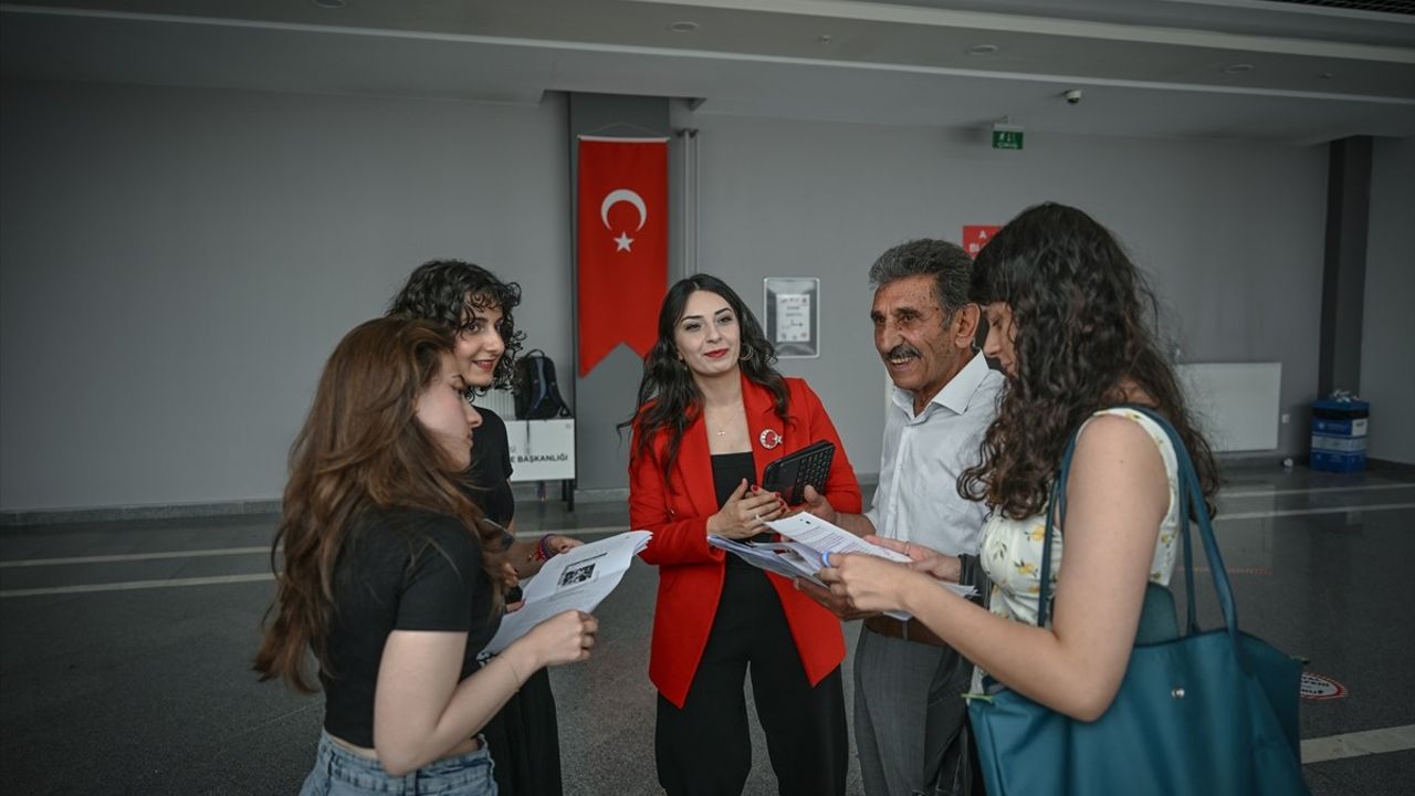 Baba-kız aynı üniversitede eğitim alıyor