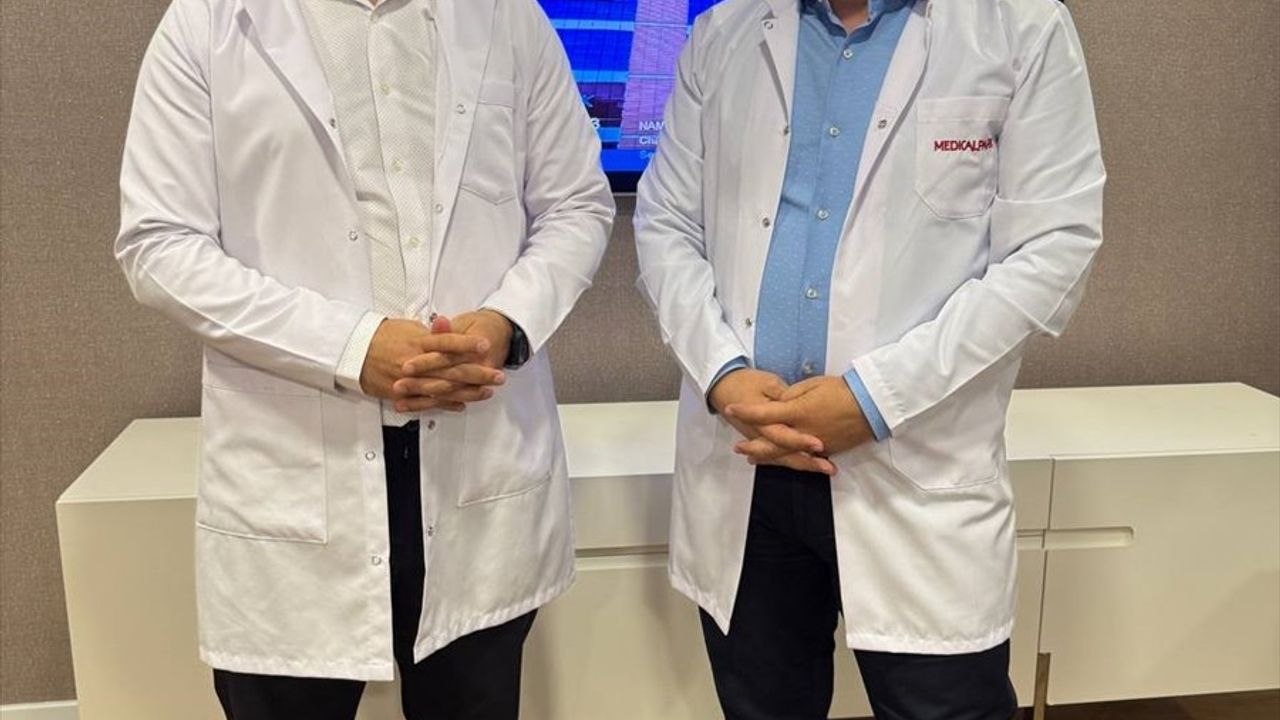 Baba-Oğul Beyin Cerrahları Hayat Kurtarıyor