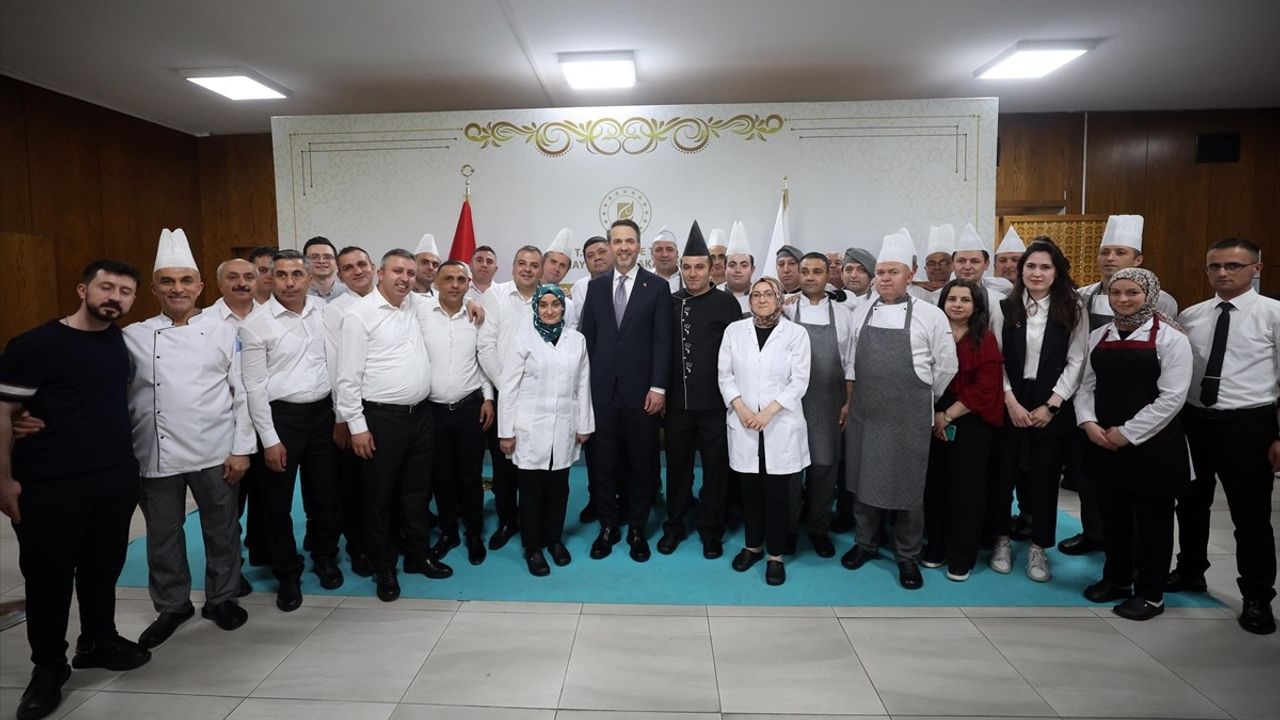 Bakan Alparslan Bayraktar'dan Bayram Mesajı