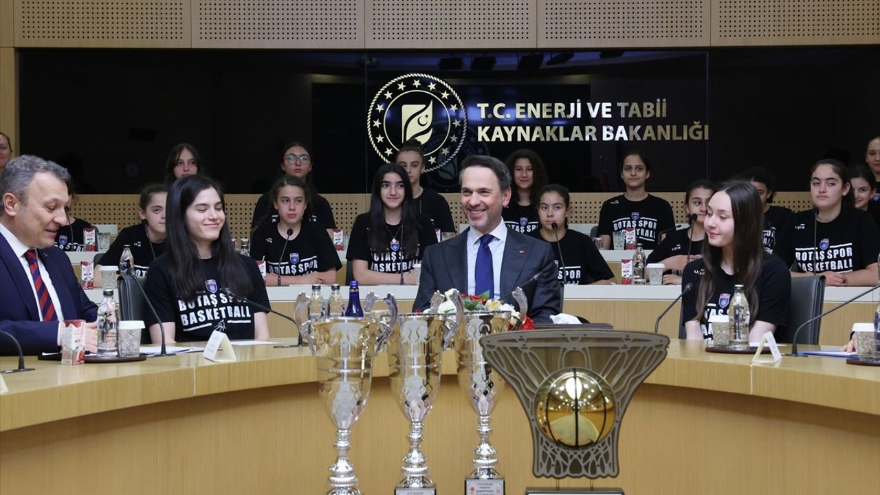 Bakan Bayraktar, BOTAŞ Spor Kulübü Şampiyonlarını Ağırladı