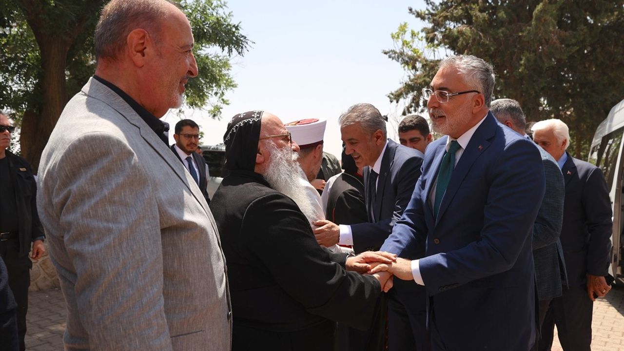Bakan Işıkhan Mardin'de Deyrulzafaran Manastırı'nı Ziyaret Etti
