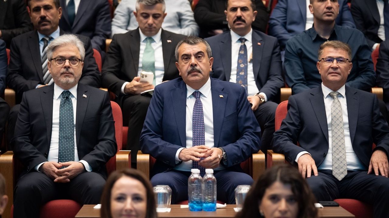 Bakan Tekin, 1. Uluslararası Eğitim Kongresi'nde Eğitimde Dinamik Yapının Önemine Vurgu Yaptı
