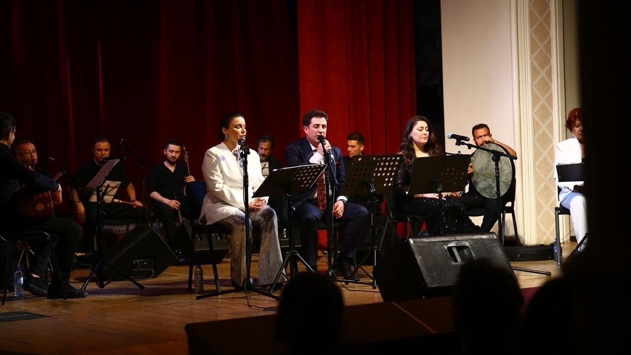 Bakü'de Şah İsmail Hatai Dinletisi Heyecanı