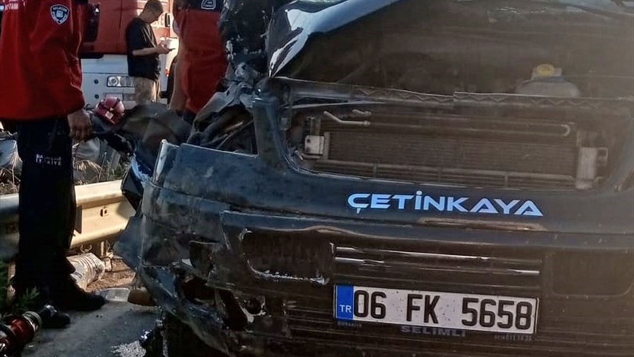 Balıkesir'de Feci Kaza: 1'i Ağır 6 Yaralı