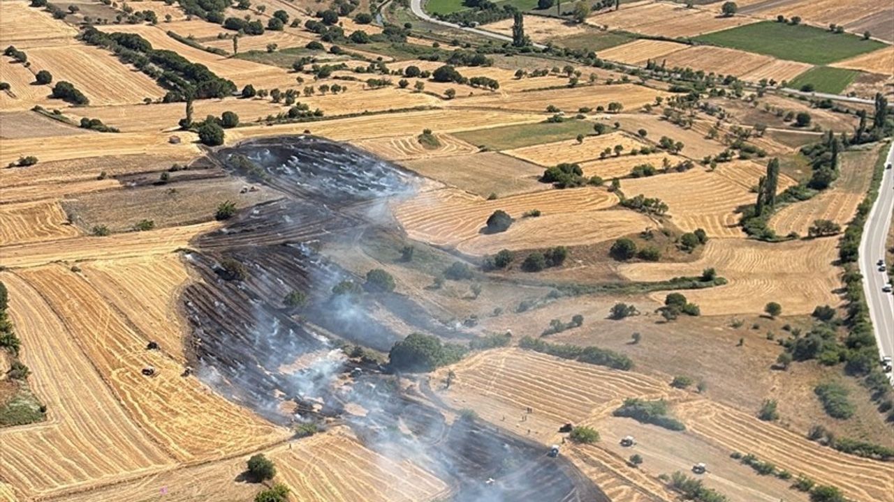 Balıkesir'de Kırsal Arazide Çıkan Yangına Müdahale