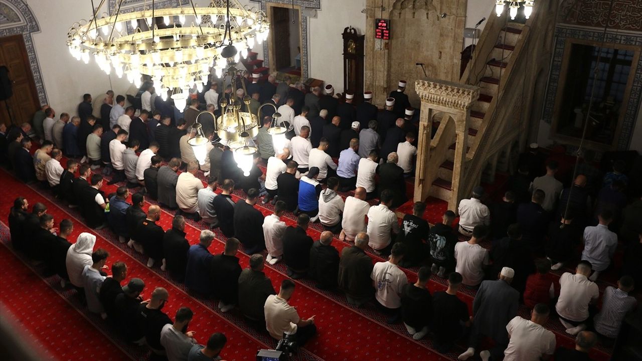 Balkanlar'da Müslümanlar Coşku İçinde Kurban Bayramı'nı Karşıladı