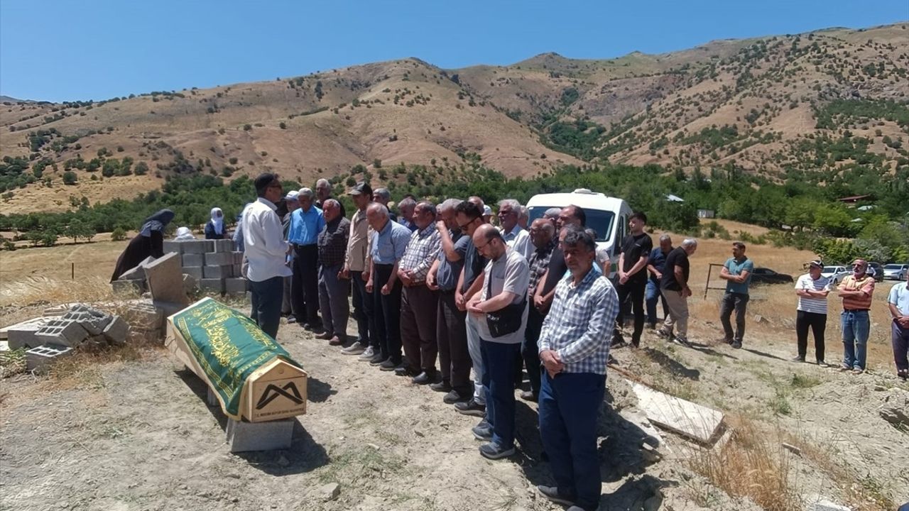Batman'da Trafik Kazasında Hayatını Kaybeden Eğitimci Son Yolculuğuna Uğurlandı