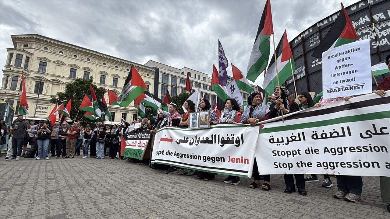 Berlin'de Filistin'e Destek Gösterileri Düzenlendi