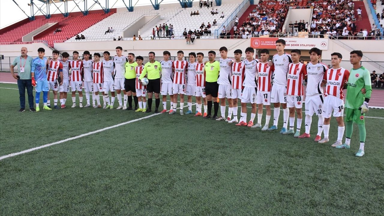 Beşiktaş ve Şırnak Petrol Spor U16 Takımları Dostluk Maçında Buluştu
