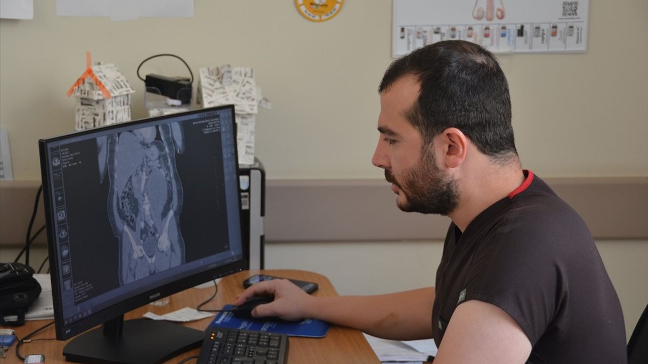 Bitlis'te Nadir Bir Durum: 23 Santimetrelik Kist Ameliyatla Alındı