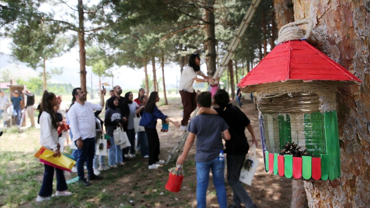 Bitlis'te Öğrenciler Kuş Yuvaları Yaptı