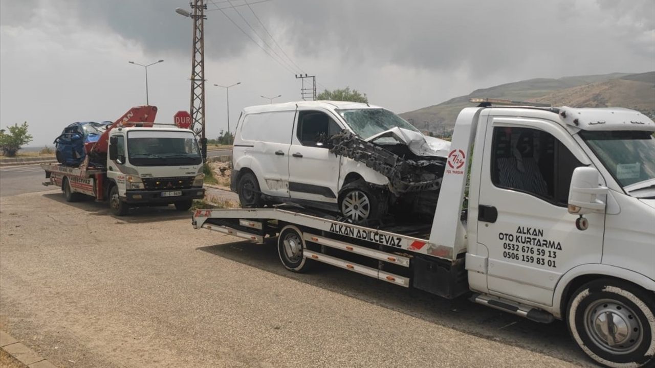 Bitlis'teki Trafik Kazasında İki Kişi Hayatını Kaybetti