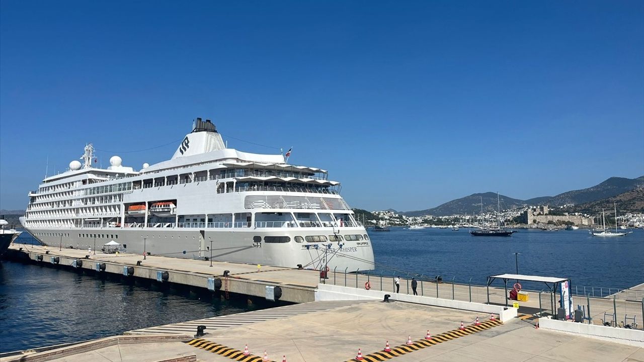 Bodrum'a Gelen 'Silver Whisper' Kruvaziyeri