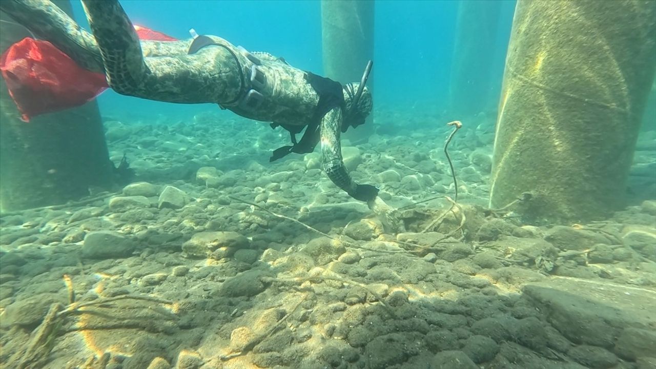 Bodrum'da Dalgıçlar 241 Kilogram Atık Temizledi