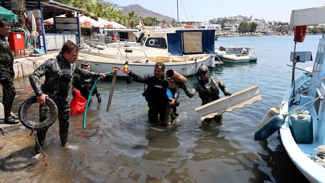 Bodrum'da Deniz Dibi Temizliği Yapıldı