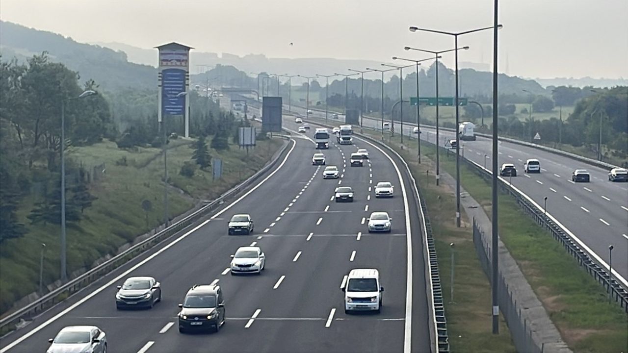 Bolu Kesiminde Anadolu Otoyolu'ndaki Yoğunluk Devam Ediyor