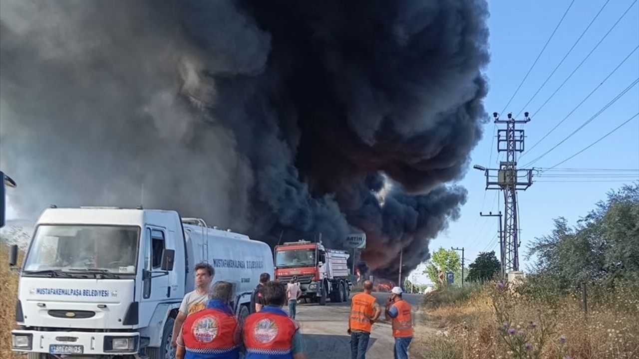 Bursa'daki Plastik Fabrikasında Yangın Çıktı