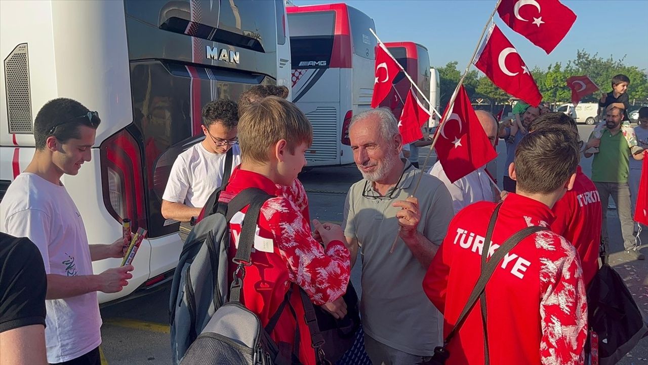 Bursa'nın Bilek Güreşi Kahramanları Avrupa'dan Döndü