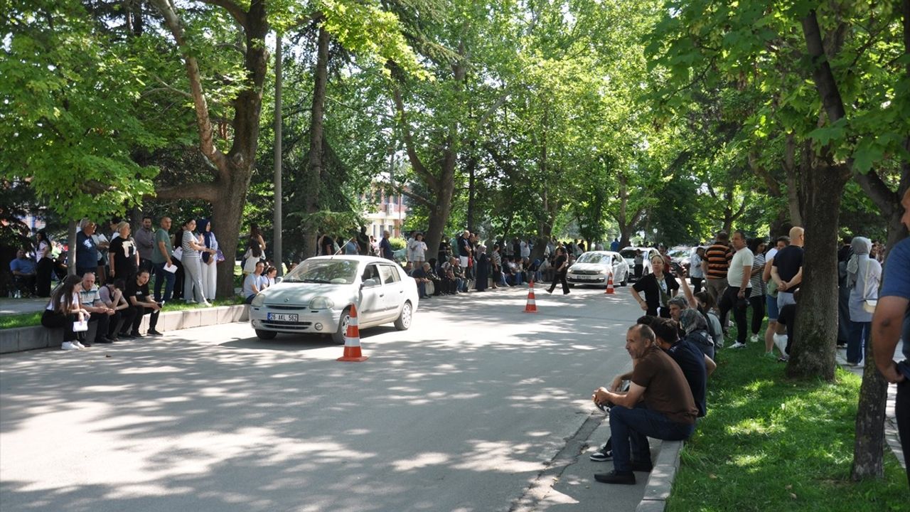 Bursa ve Çevresinde YKS'nin İlk Oturumu TYT Başladı