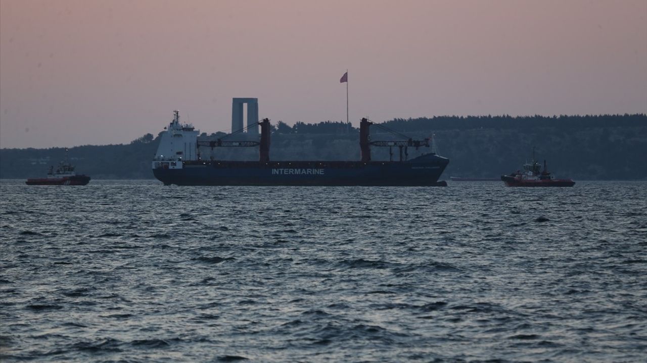 Çanakkale Boğazı'ndaki Gemi Yangını Başarıyla Kontrol Altına Alındı