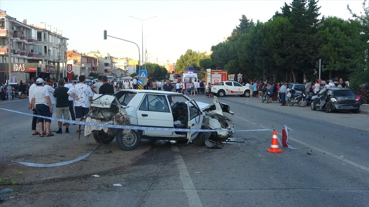 Çanakkale'de Freni Boşalan Kamyonun Yarattığı Kaza
