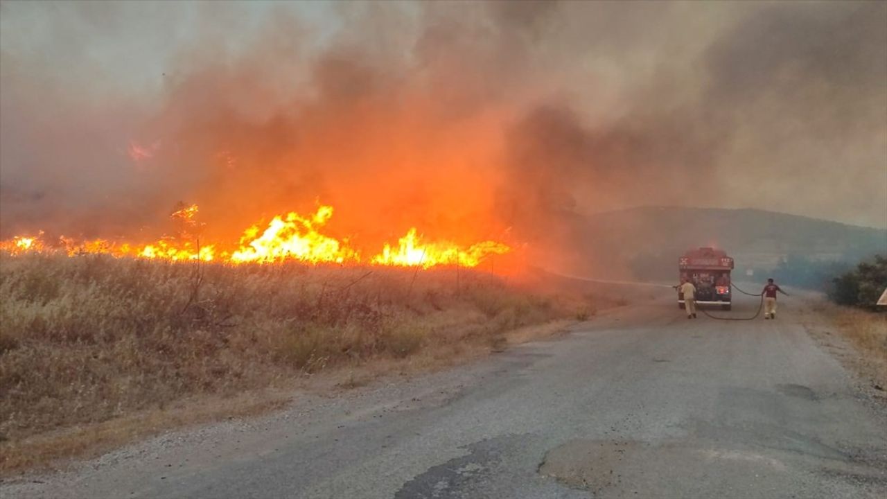 Çanakkale'de Tarım Arazi Yangınına Müdahale