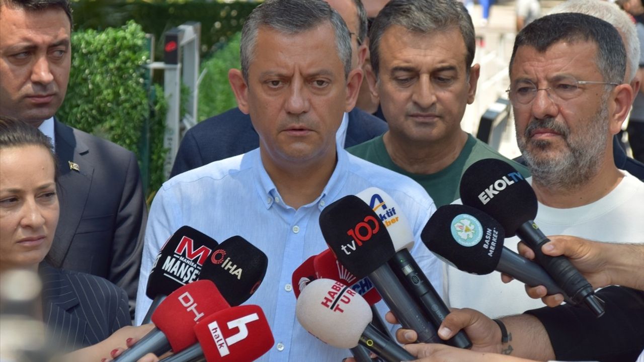 CHP Genel Başkanı Özgür Özel Zeyrek'in Cenaze Töreninde Konuştu