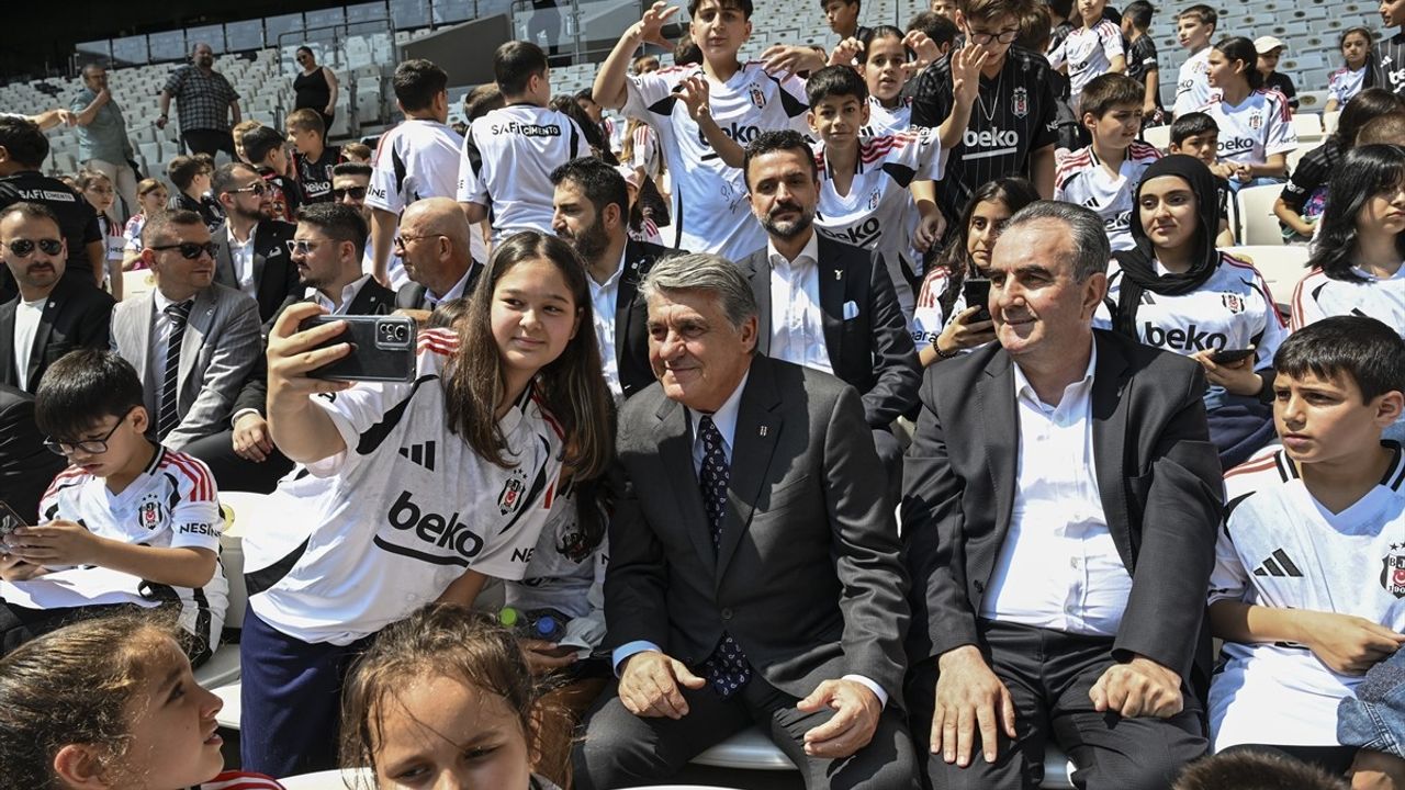 Çocuklarla Beşiktaş Buluşması: Formalar ve Mutluluk Dolu Anlar