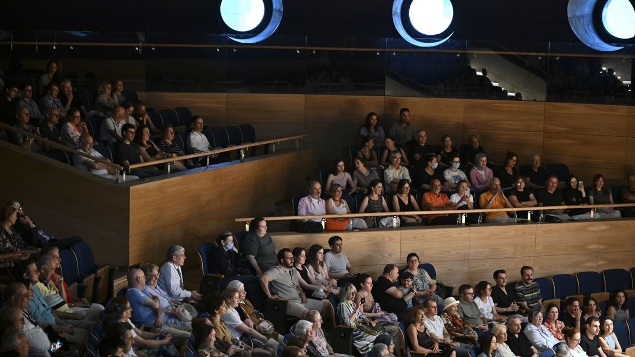 CSO Ada'da Büyüleyici 'Napolitango' Konseri