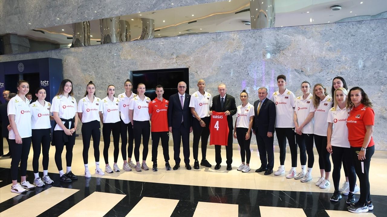 Cumhurbaşkanı Erdoğan A Milli Kadın Voleybol Takımını Tebrik Etti