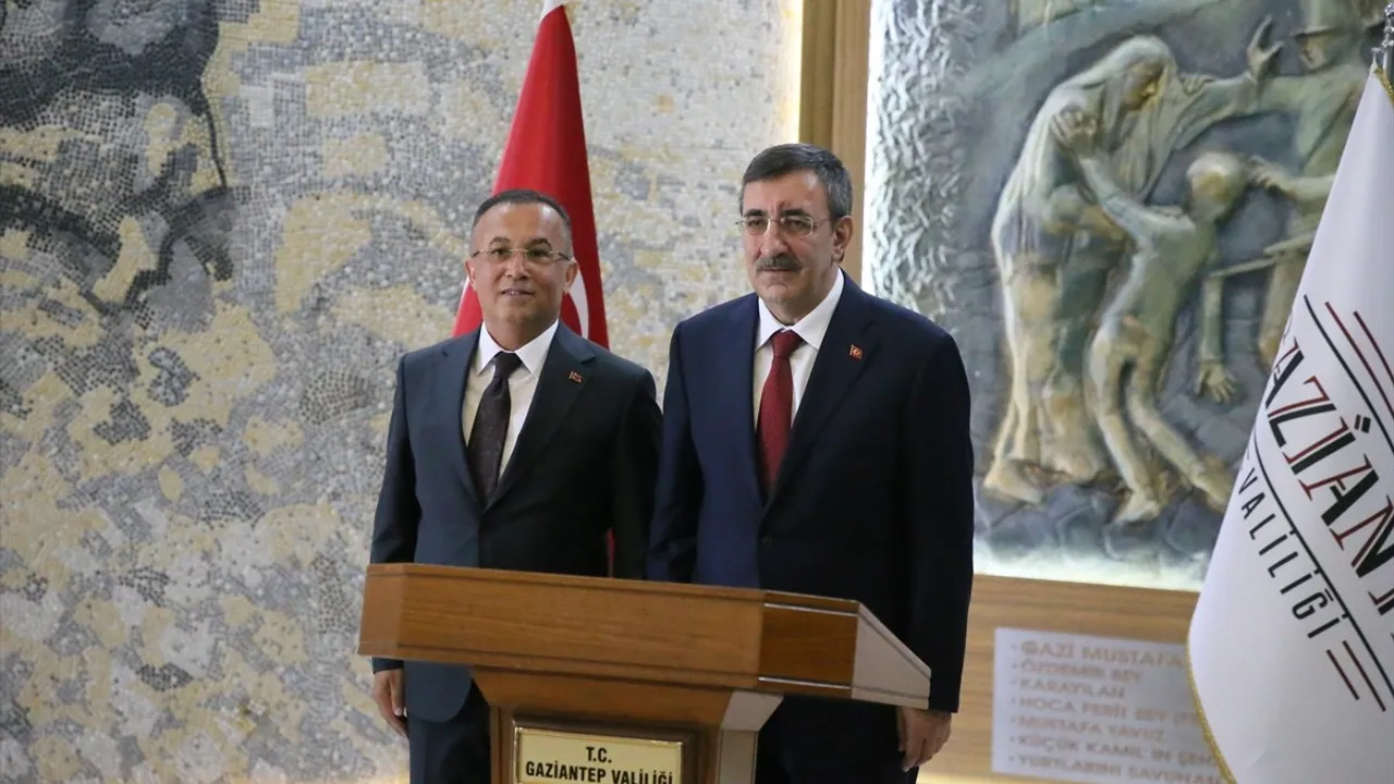 Cumhurbaşkanı Yardımcısı Cevdet Yılmaz Gaziantep Valiliği'ni Ziyaret Etti