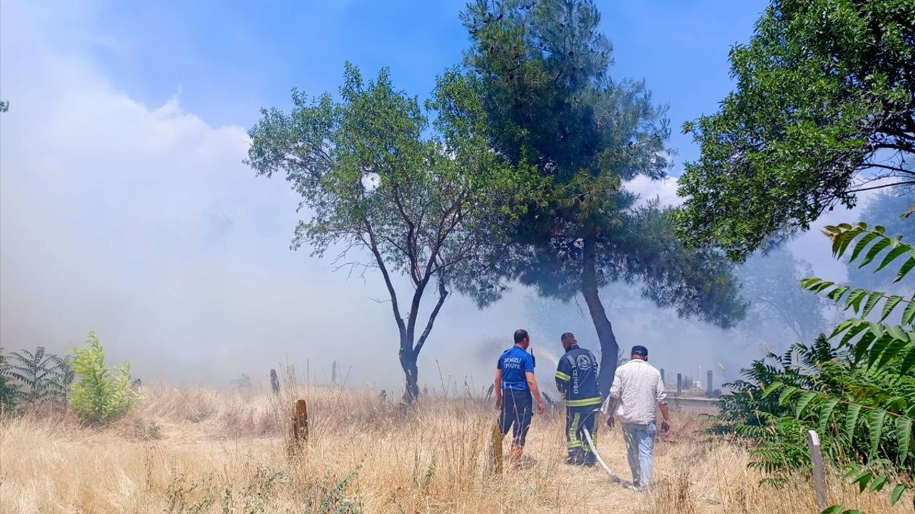 Denizli Çivril'de Mezarlıkta Yangın Kontrol Altına Alındı