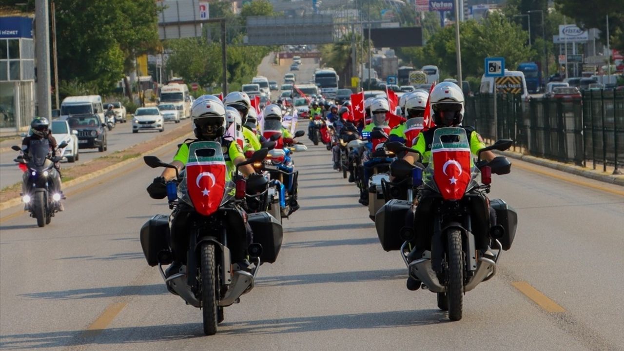 Denizli'de Motosikletlilerden Jandarma Teşkilatı'na Anlamlı Kutlama