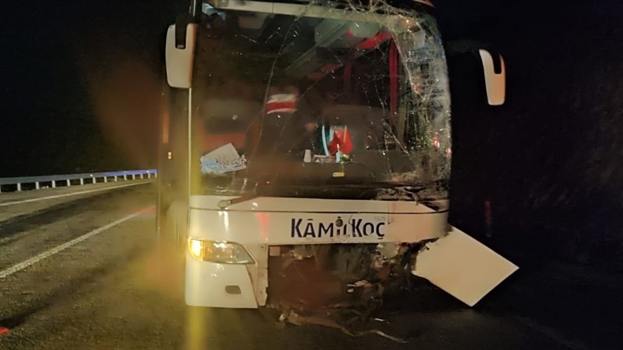 Derebucak'ta Otobüs Kazası: 1 Ölü, 8 Yaralı