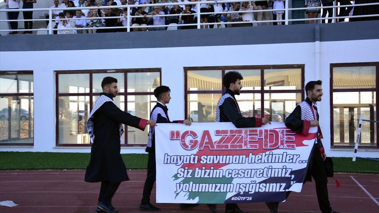 Dicle Üniversitesi Tıp Fakültesi Mezuniyet Töreni Gerçekleşti