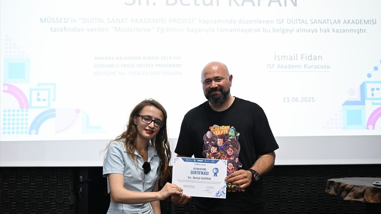 Dijital Sanat Akademisi'nde Sertifika Töreni