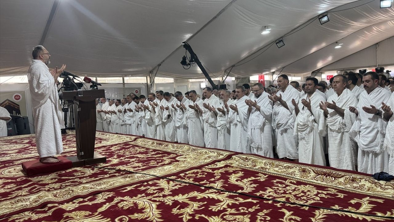 Diyanet İşleri Başkanı Ali Erbaş'ın Arafat'taki Vakfe Duası