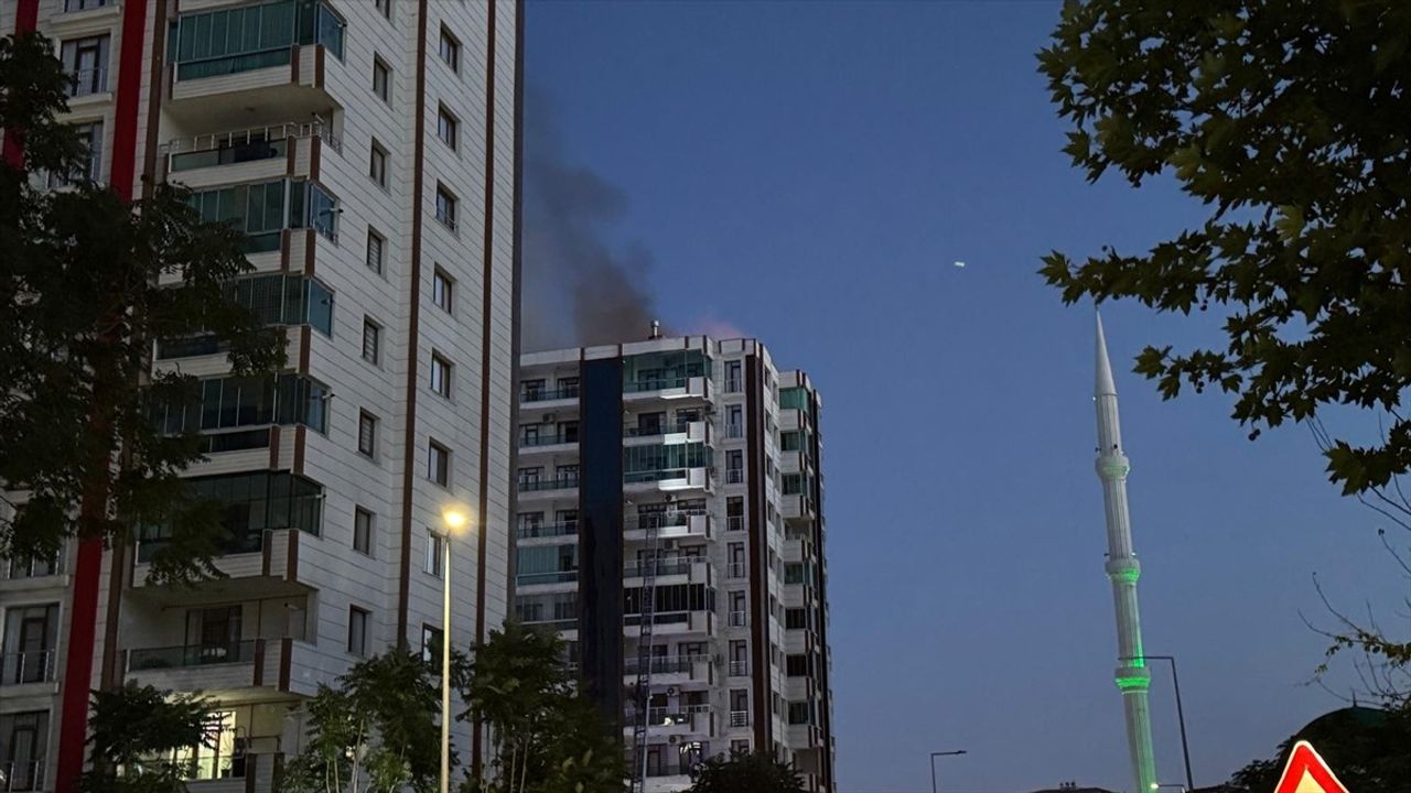 Diyarbakır'da 13 Katlı Bina Yangını Kontrol Altına Alındı
