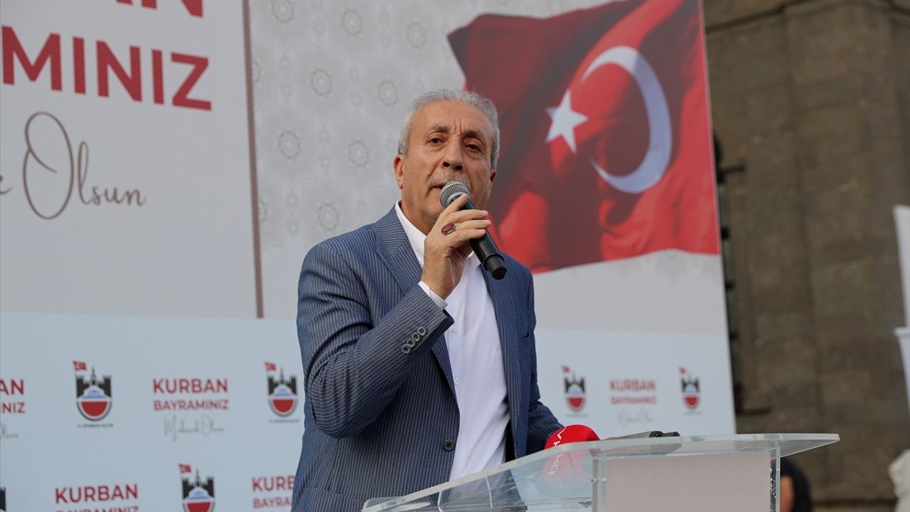 Diyarbakır'da Bayramlaşma Programı: Yangın Acısı ve Barış vurgusu
