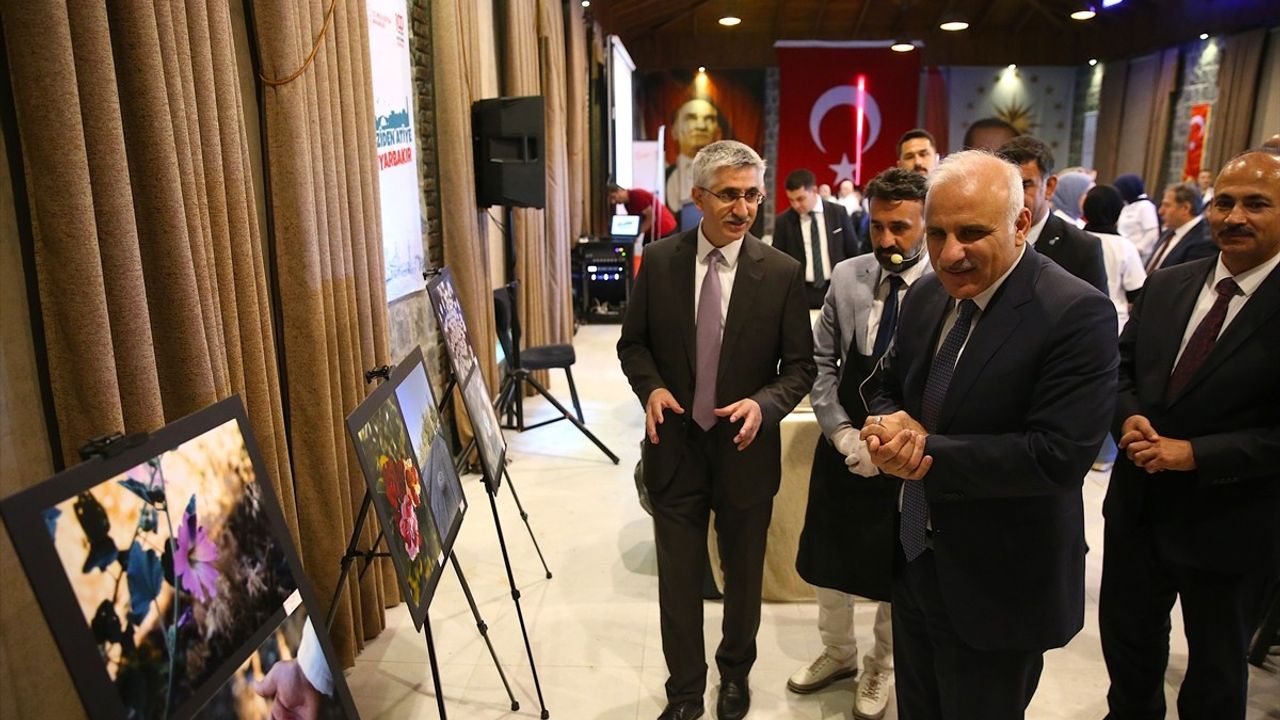 Diyarbakır'da Lise Öğrencileriyle Buluşan Eğitim Bakan Yardımcısı Yılmaz'dan Anlamlı Mesajlar