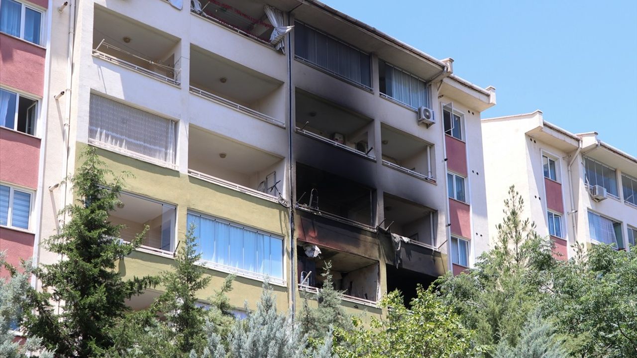 Diyarbakır'da Yangın: 3 Kişi Dumandan Etkilendi