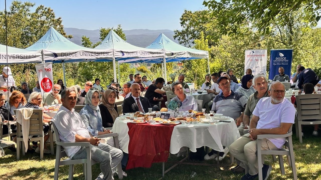 Düzce'de Bilim Kafe Etkinliği: Arıcılar ve Akademisyenler Bir Araya Geldi