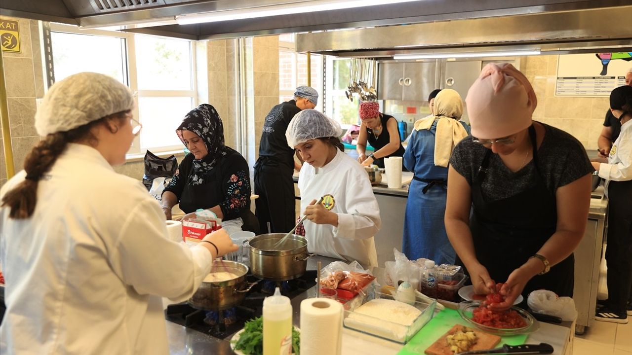 Edirne'de Aileler Yemek Yarışması Düzenlendi