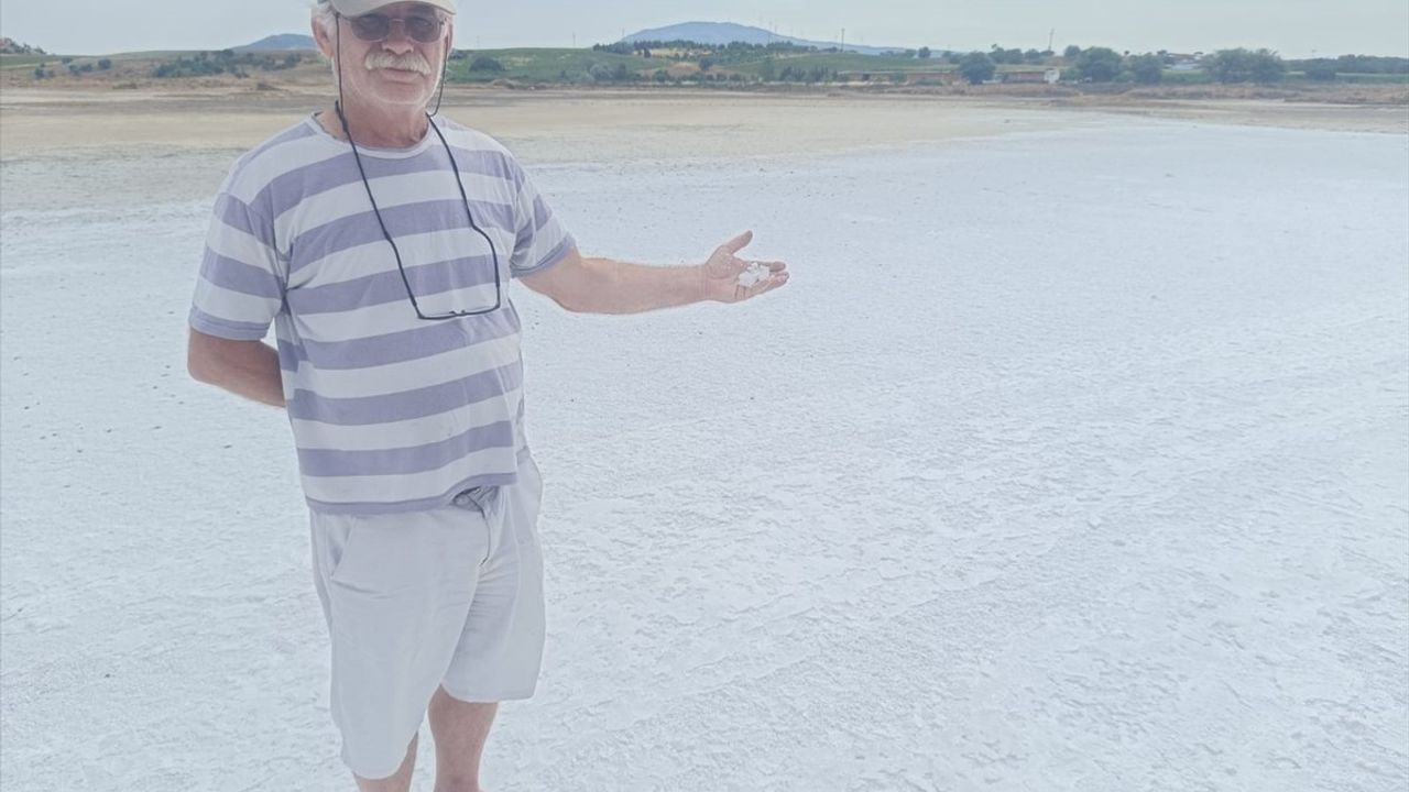Edirne'de Suyun Buharlaşmasıyla Tuz Tabakası Ortaya Çıktı