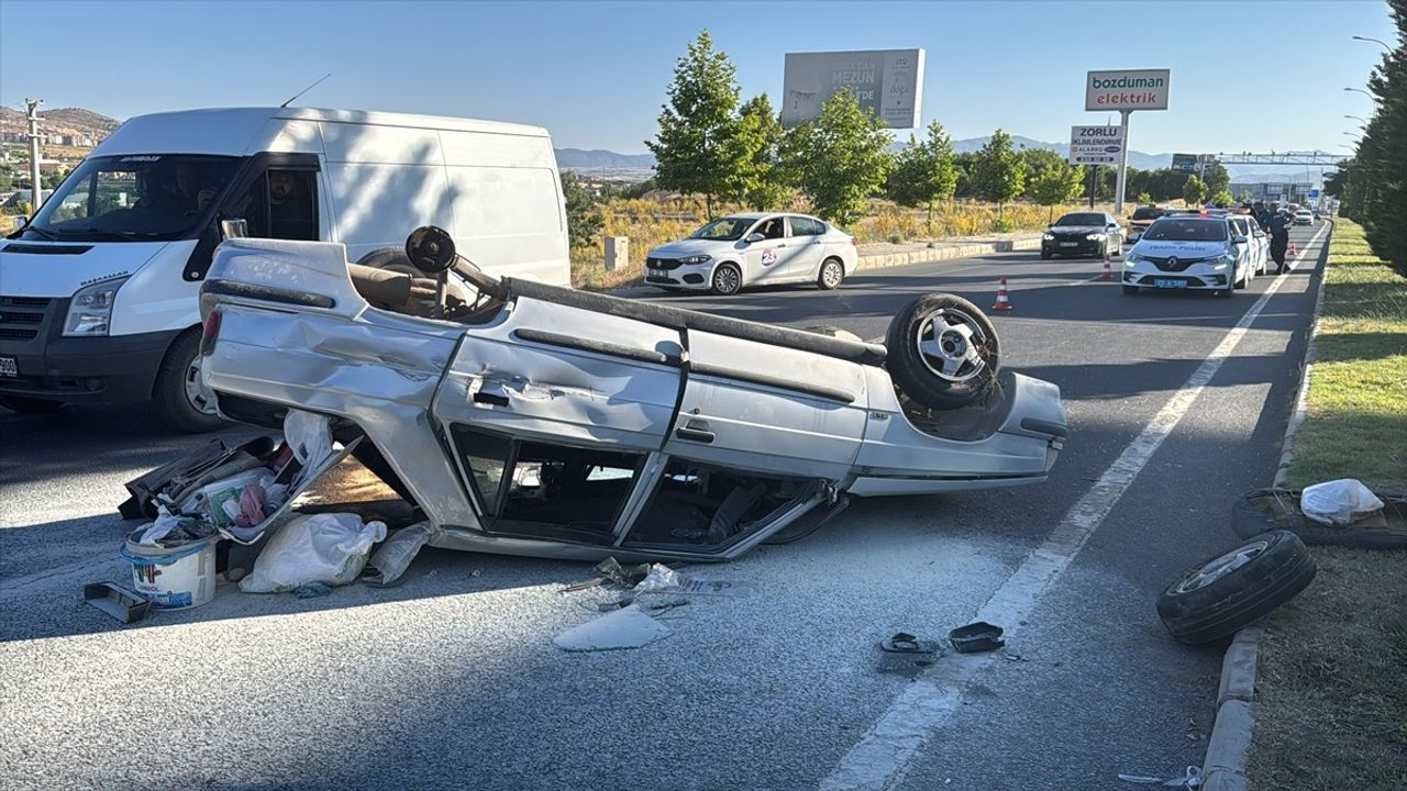 Elazığ'da Betona Mikseri İle Otomobil Çarpışması: 4 Yaralı